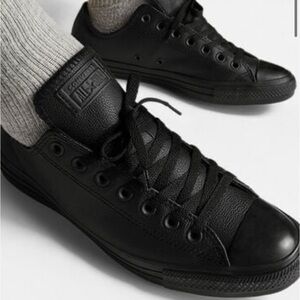 Chuck Taylor All Star Leather Unisex Low Top Sneakers size 9.5
